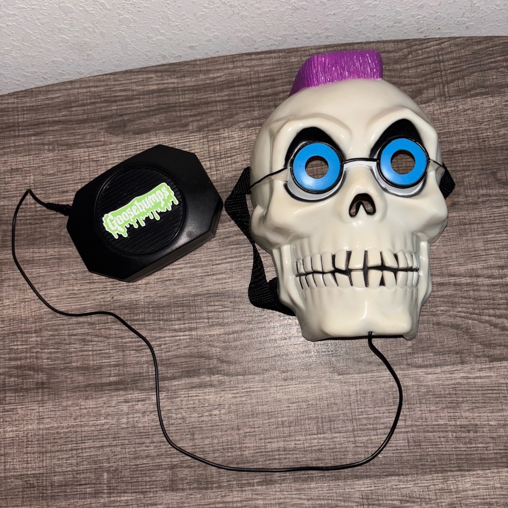 Vintage Goosebumps Skull Mask 1996 w/ Voice Changer Rare Collectible